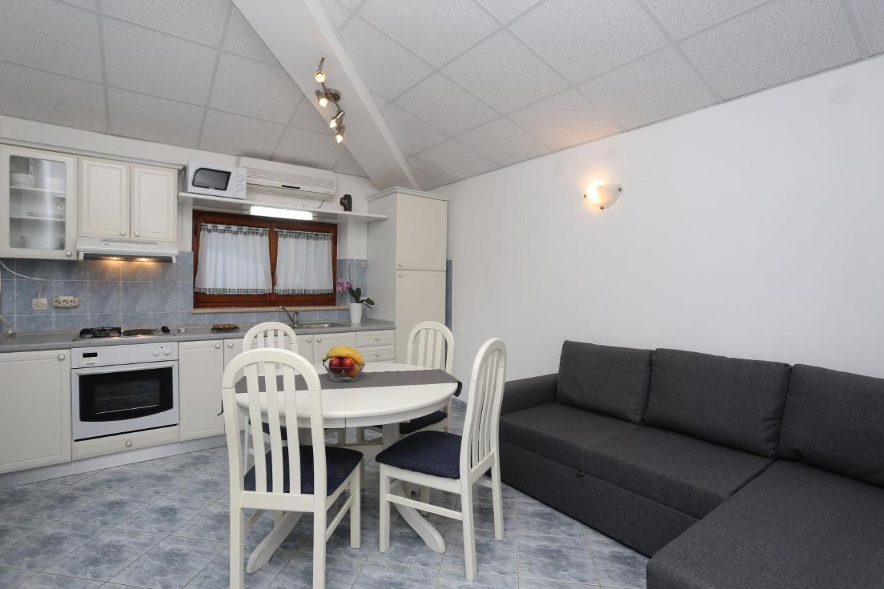 Apartments Emilia ラバック エクステリア 写真