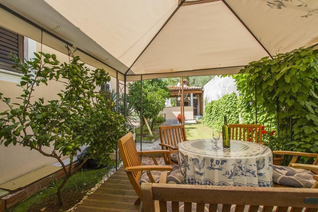 Apartments Emilia ラバック 部屋 写真