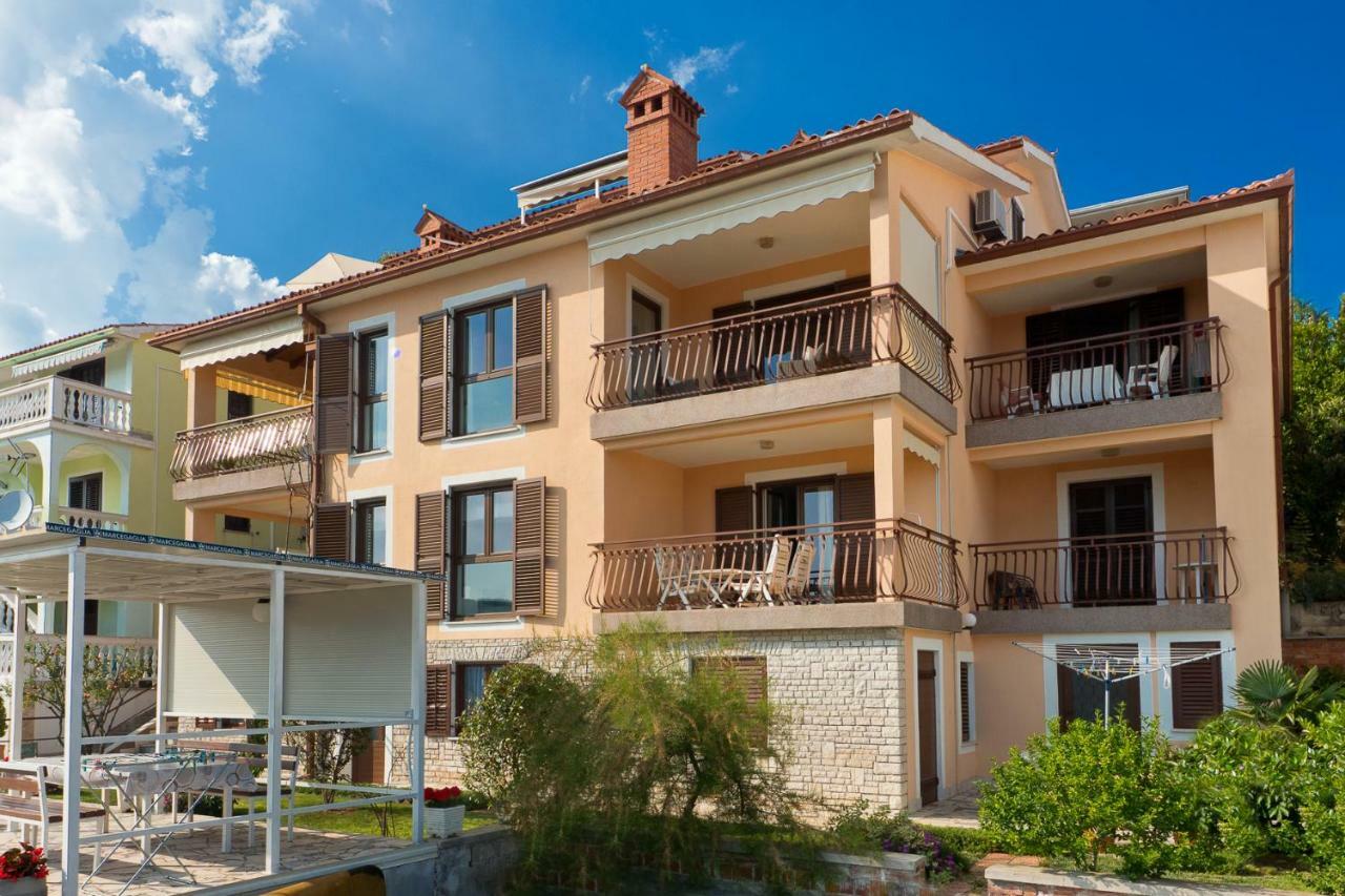 Apartments Emilia ラバック エクステリア 写真